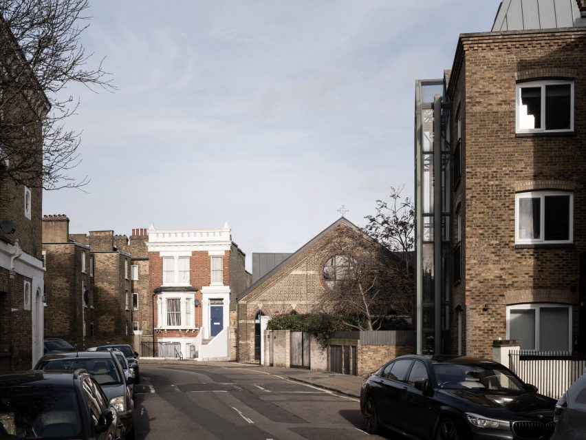 Exterior of Addison Studios by Tigg + Coll Architects