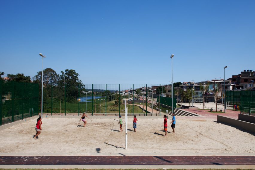 Volleyball at Cantinho do Céu