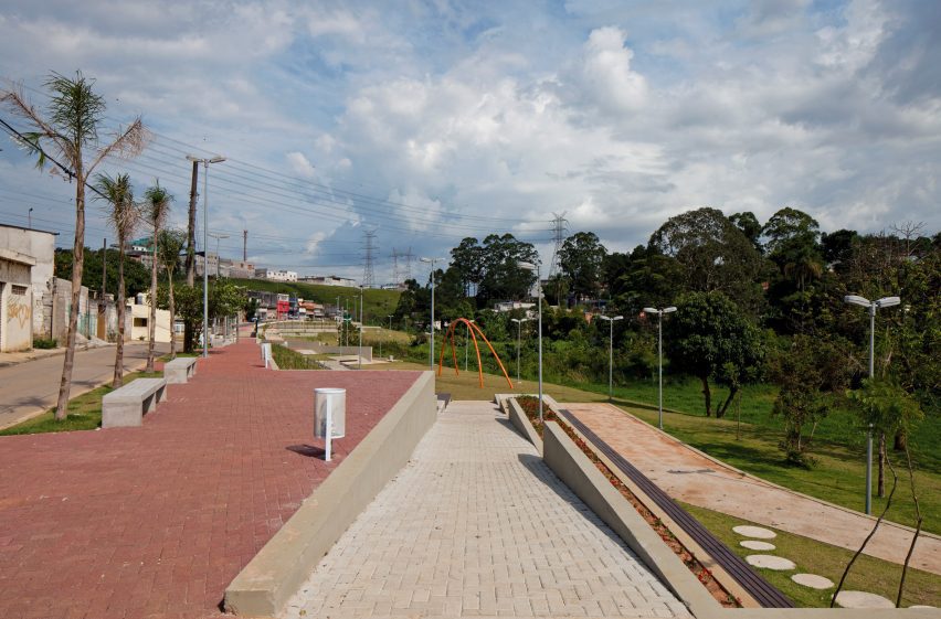 Pedestrian infrastructure at Cantinho do Céu