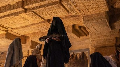 Actors in temple in Dune film
