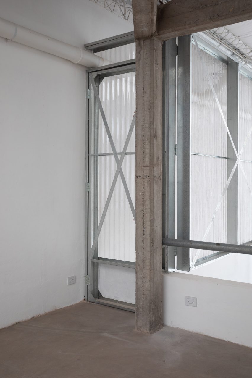 Polycarbonate siding detail