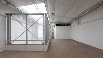 Polycarbonate siding