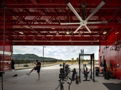 Apparatus bay with a gym