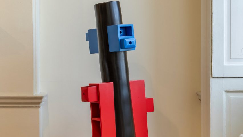 Petite Demoiselle a 1 casiers rouge, 1 casier Bleu, Noir by Jean Servais Somian at Collect craft fair via 50 Golborne Gallery