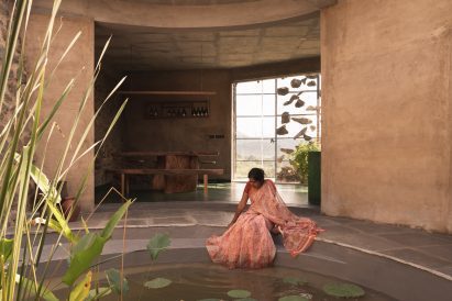 Courtyard within rural holiday home by Earthscape Studio