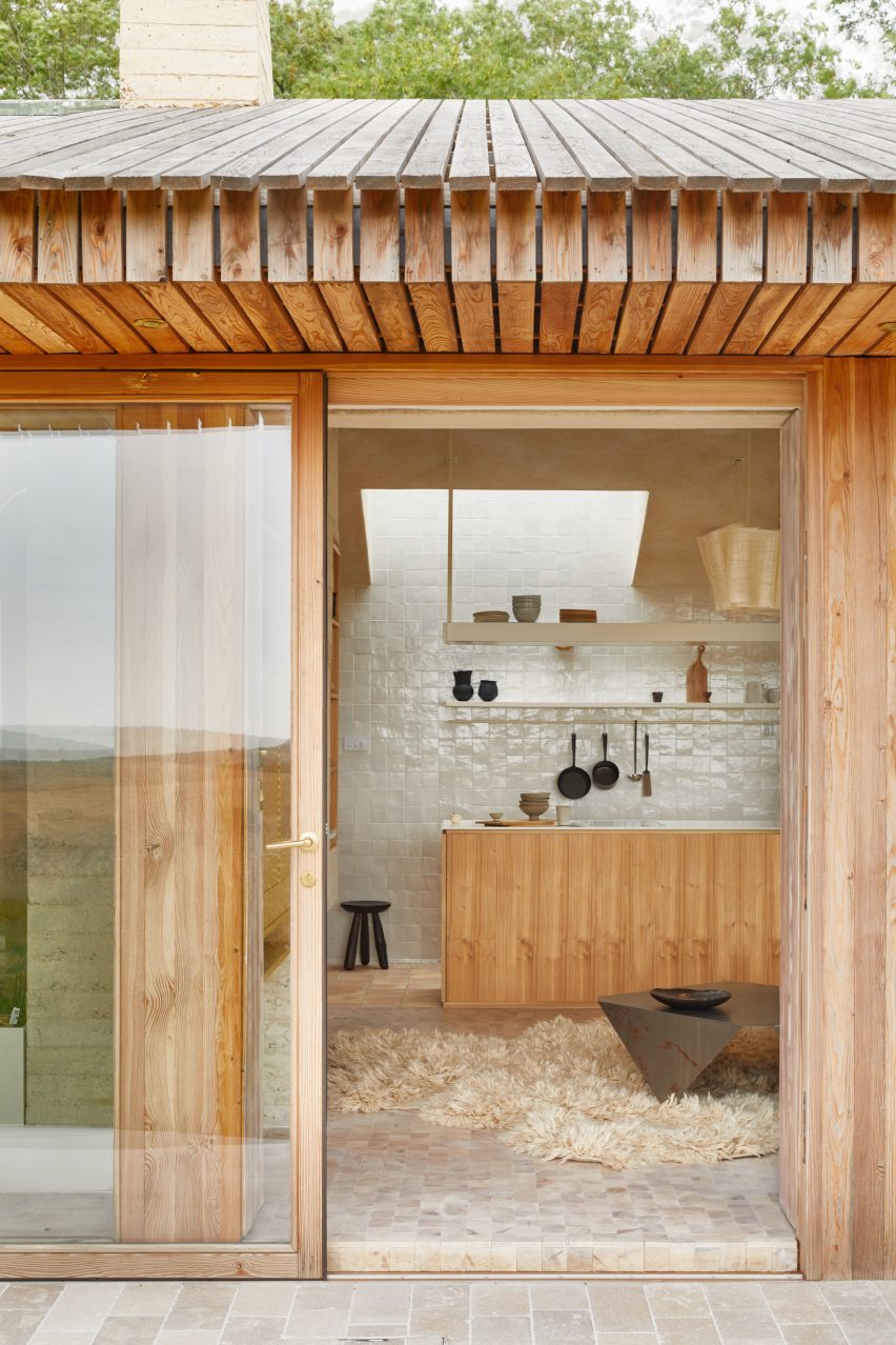 The Maker's Barn by Hutch Design outside London