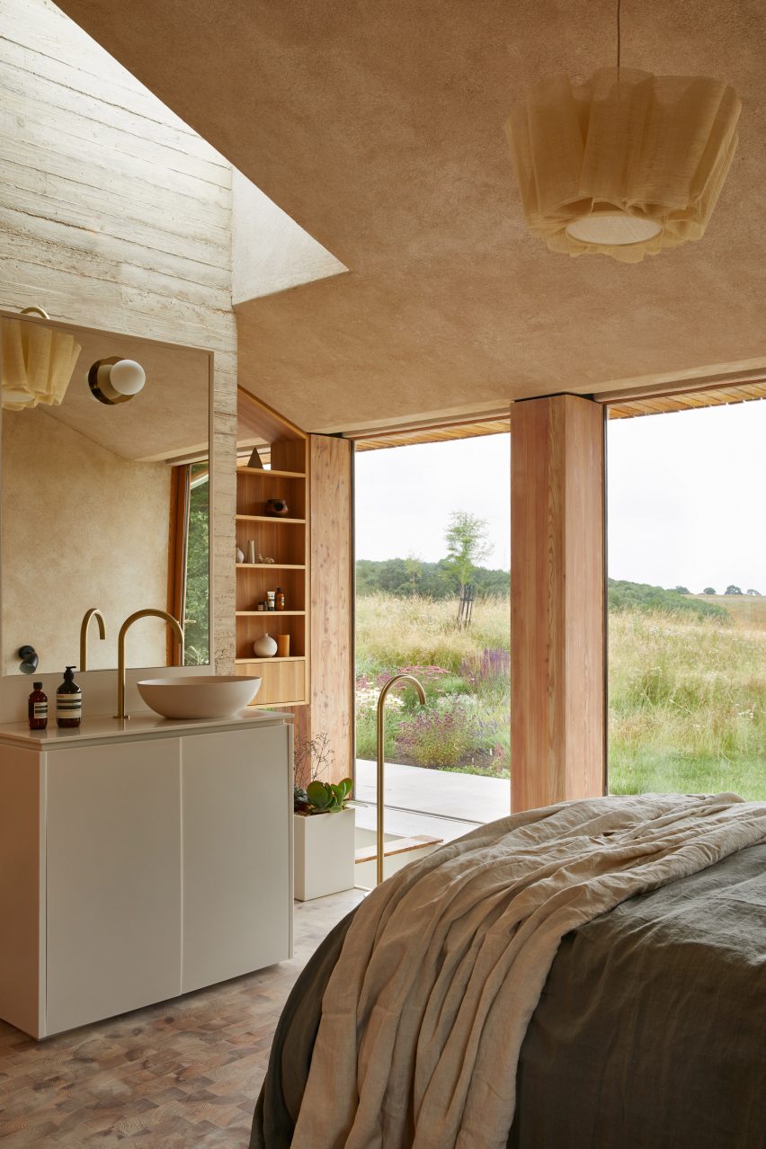 The Maker's Barn by Hutch Design outside London