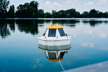 Floating filter on a lake