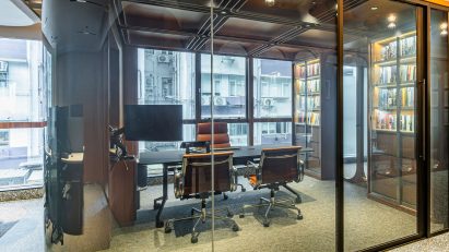 Meeting room with curved glass walls