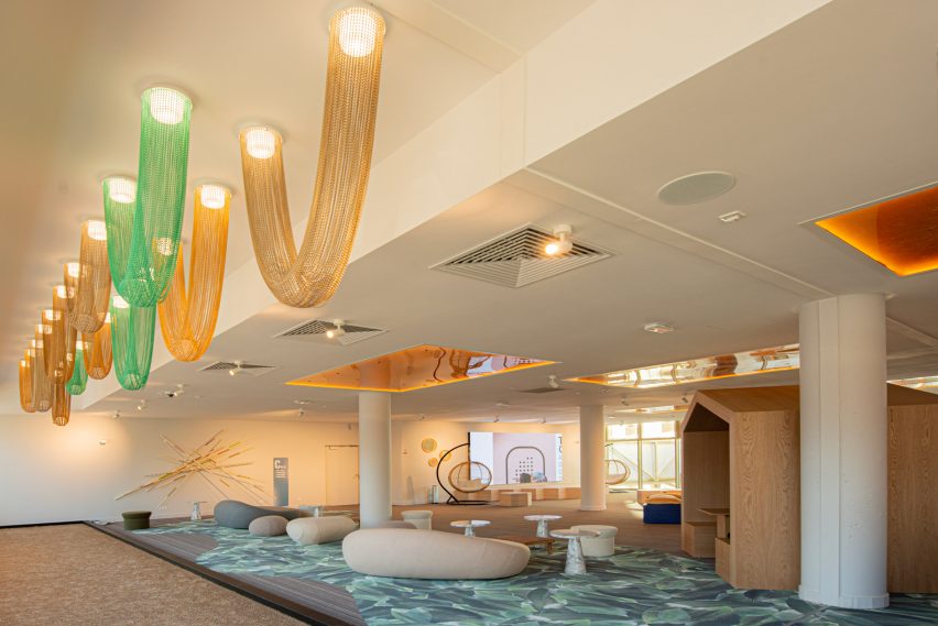 Photo of Kriskadecor's ceiling chains arranged in loops over light fittings in a shared lounge area of the Ecla Paris Villejuif