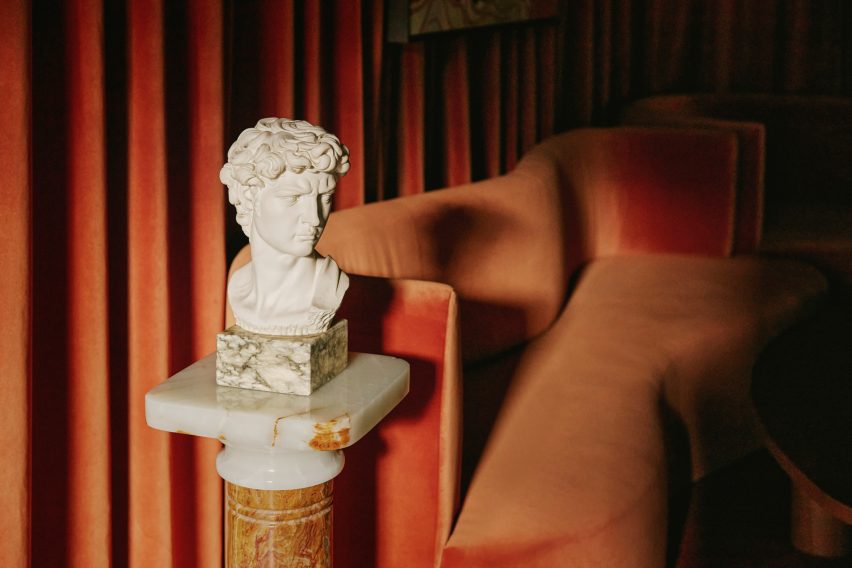 Sculpture in lounge area Locke am Platz