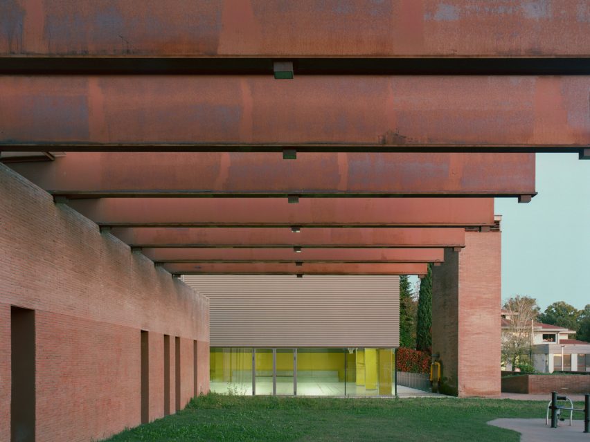 Gymnasium for a school in Merate by MD41