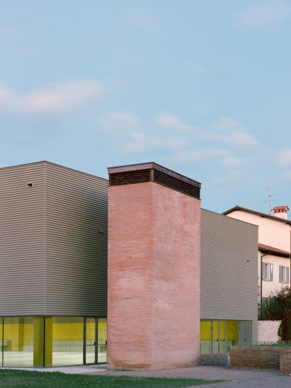 Cuboid gym designed for a school in Merate