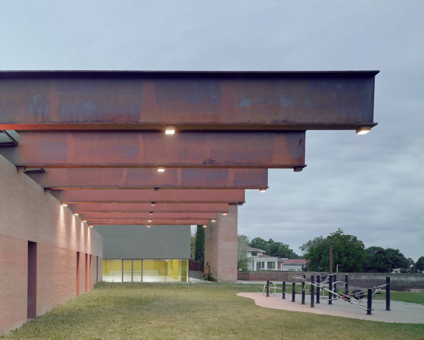 Gymnasium for a school in Merate by MD41