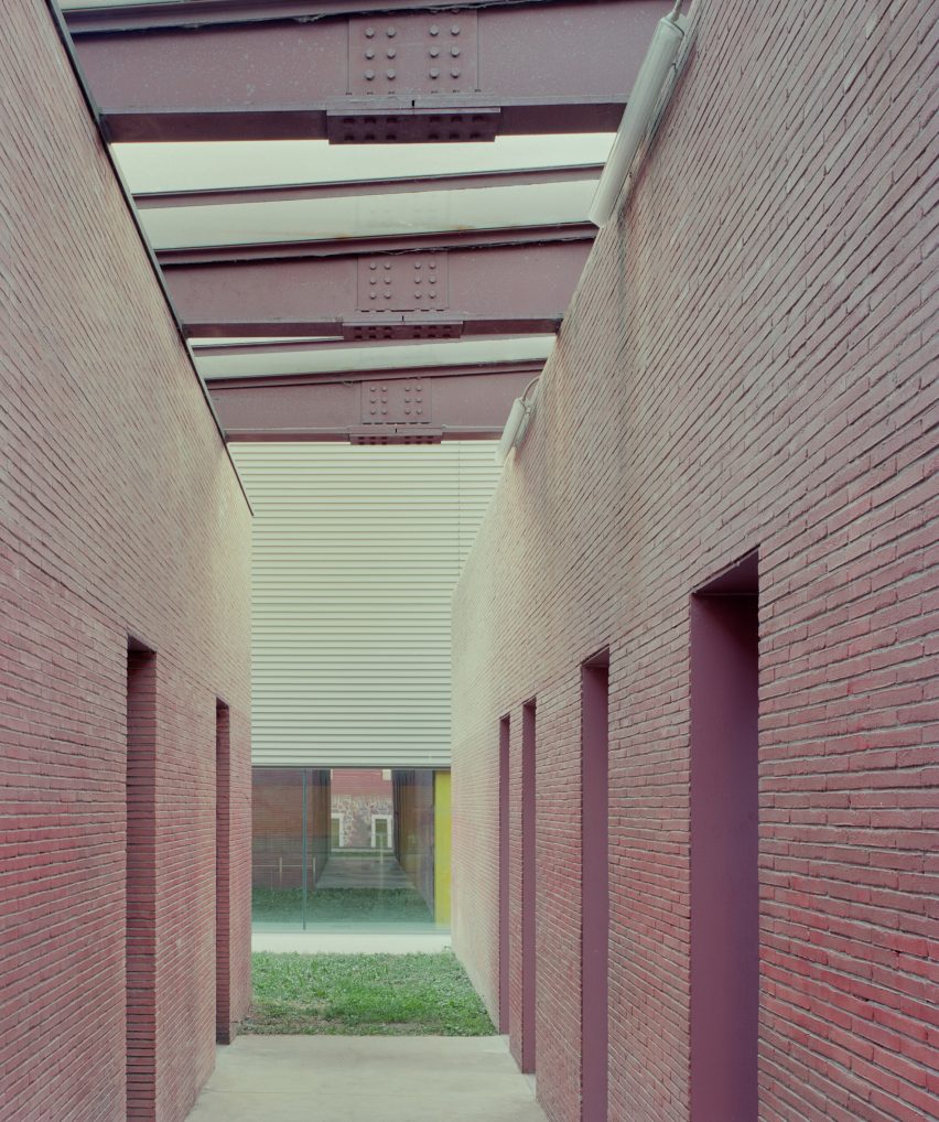 Gymnasium for a school in Merate by MD41