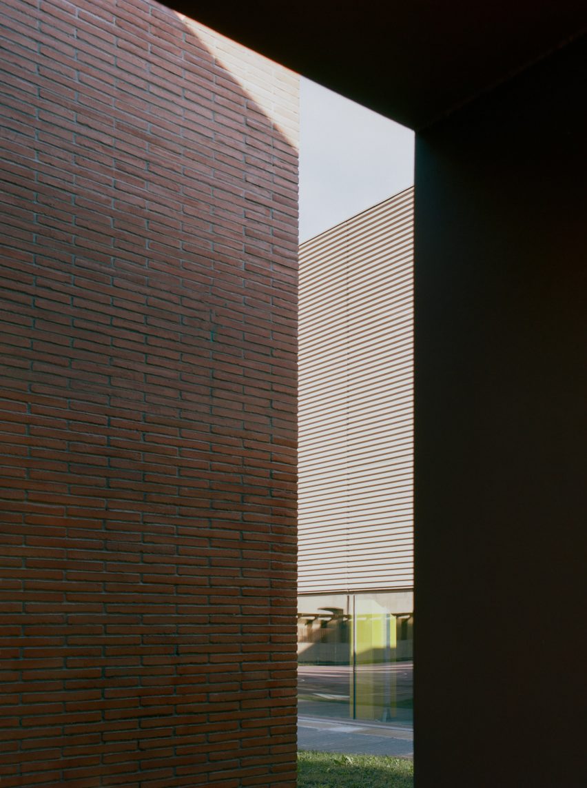Gymnasium for a school in Merate by MD41