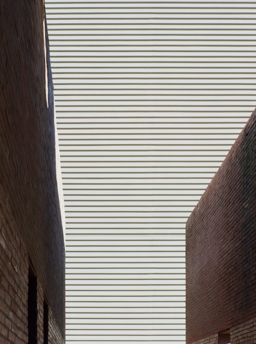 Gymnasium for a school in Merate by MD41