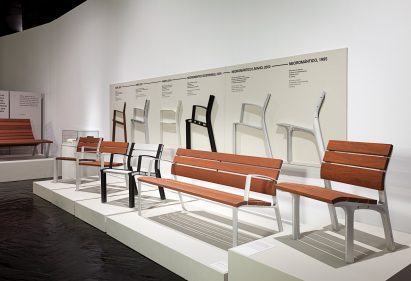 NeoRomántico Liviano Bench by Miguel Milá