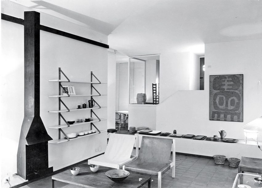 MM/Correas Shelves by Miguel Milá