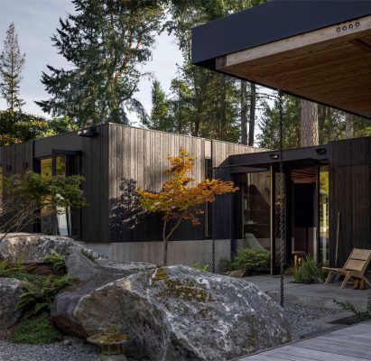 Courtyard with a rock garden