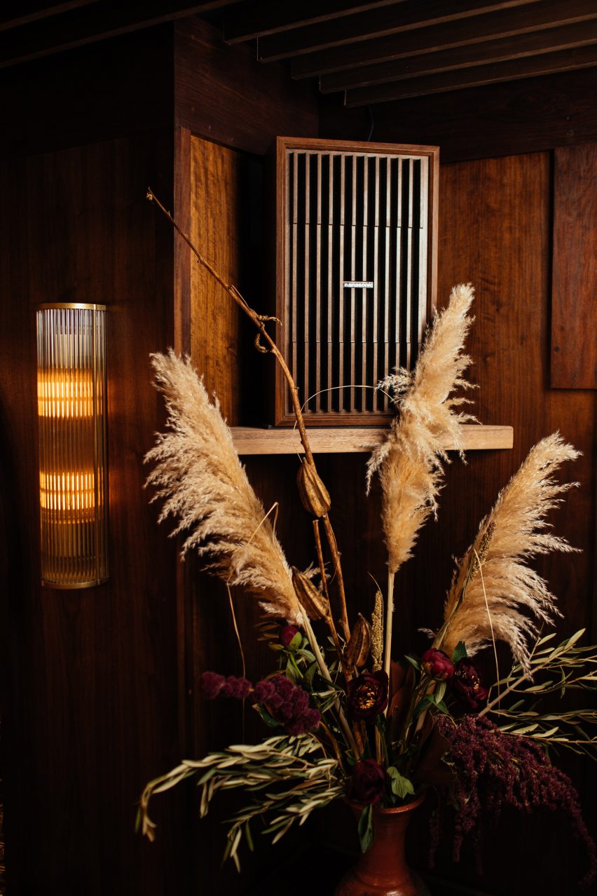 Slatted details at Nanas