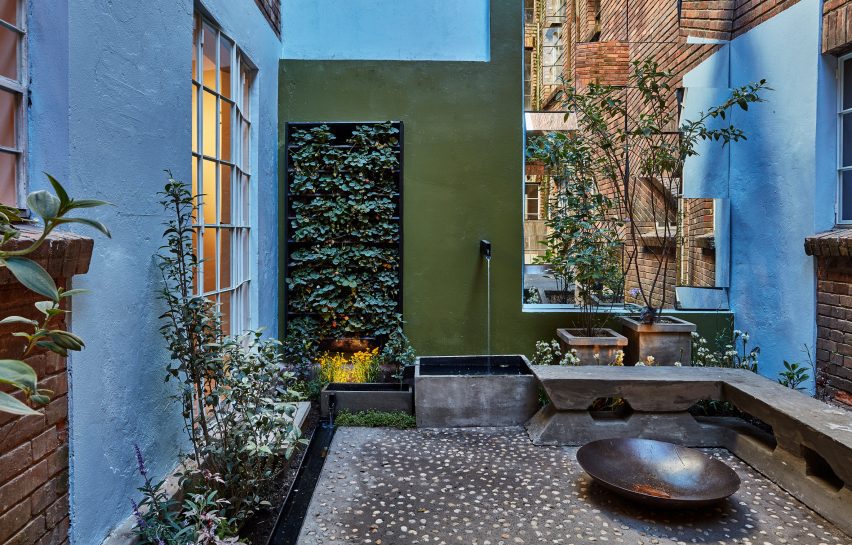 Outdoor patio with fountain