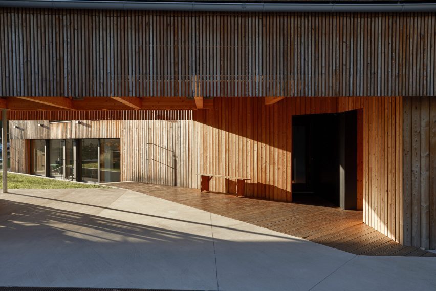 New House with Old Mill by RDTH Architekti