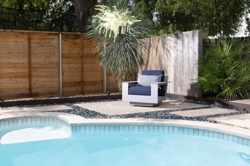 Nisswa Lounge Swivel outdoor chair by Loll Designs