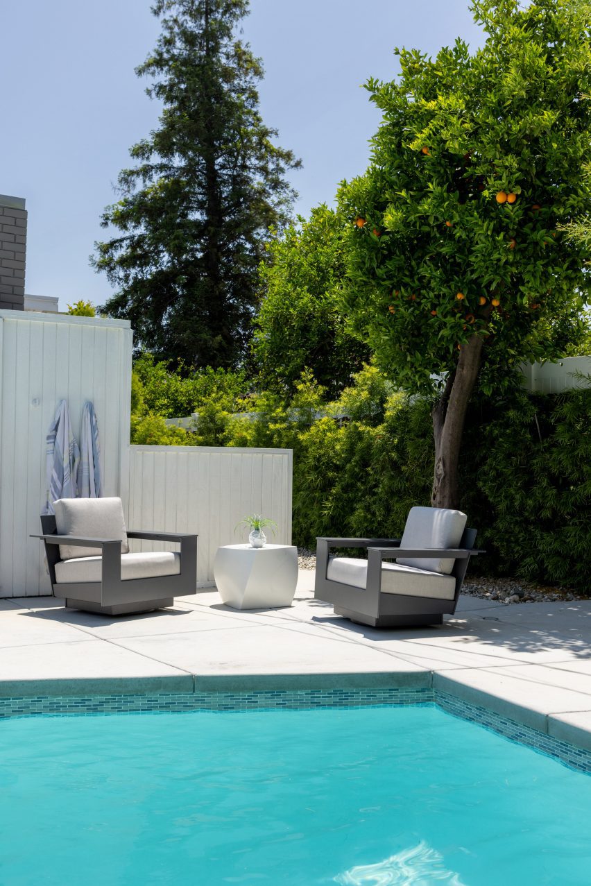 Nisswa Lounge Swivel outdoor chair by Loll Designs