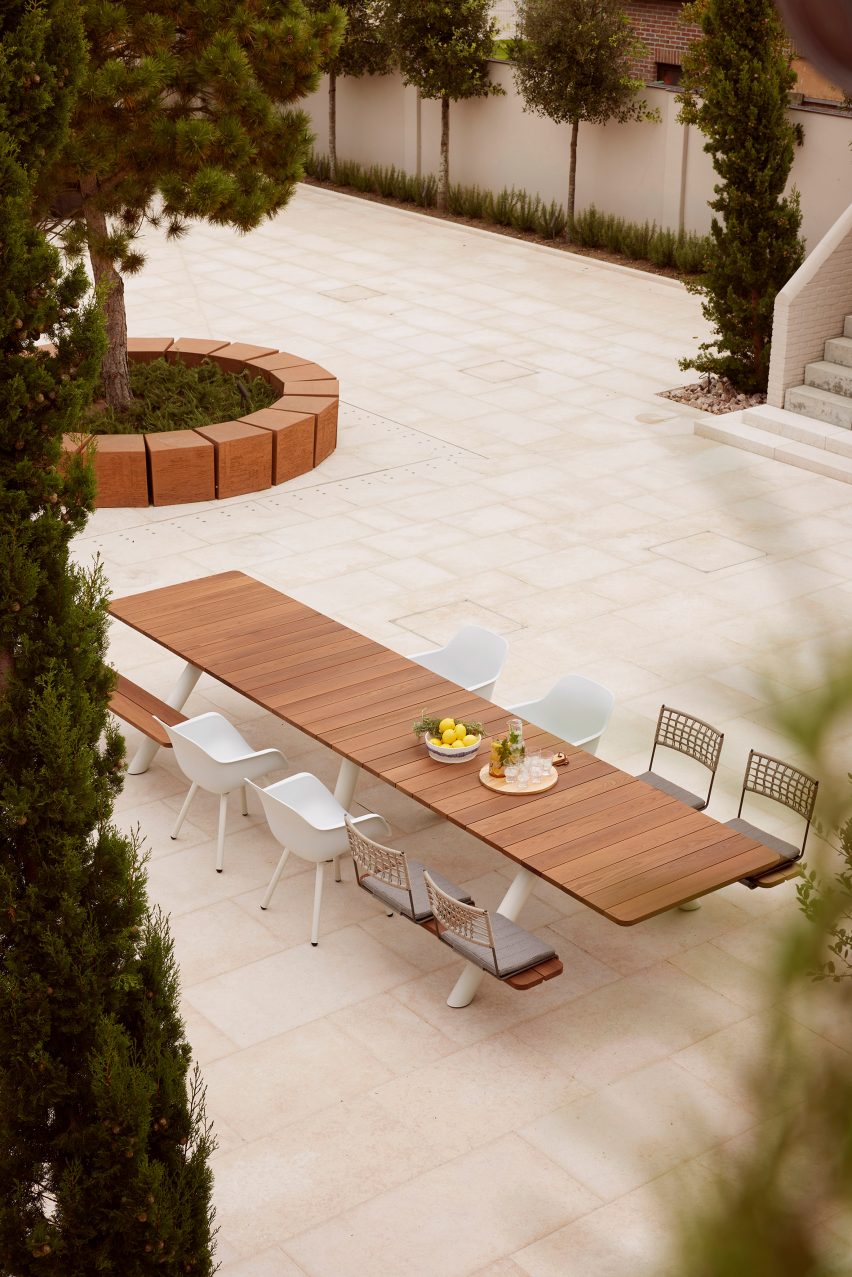 Panigiri dining system by Extremis