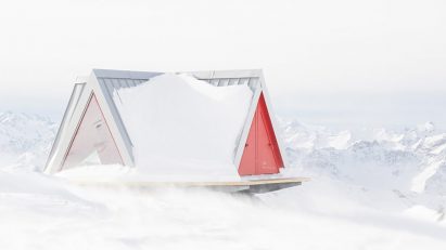 “Minimally invasive” tent-like refuge has panoramic views of Italian Alps