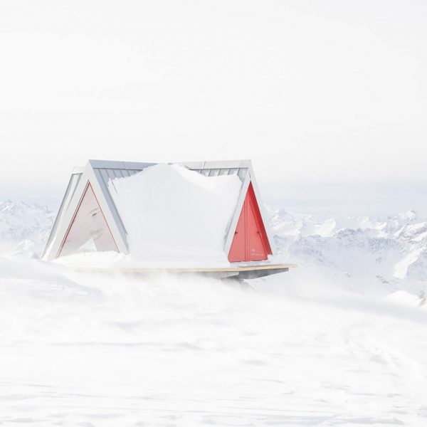 “Minimally invasive” tent-like refuge has panoramic views of Italian Alps