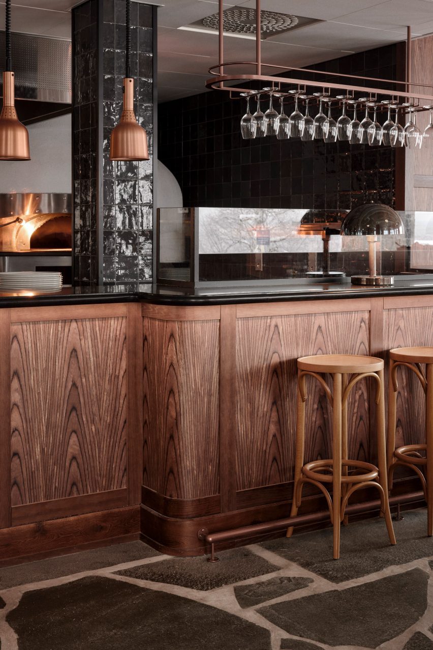 Bar in Popolo pizza restaurant at Pyhä Ski Resort in Finland