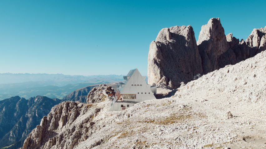 The Shelter Santnerpass by Senoner Tammerle Architekten