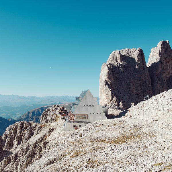Mountain refuge by Senoner Tammerle Architekten