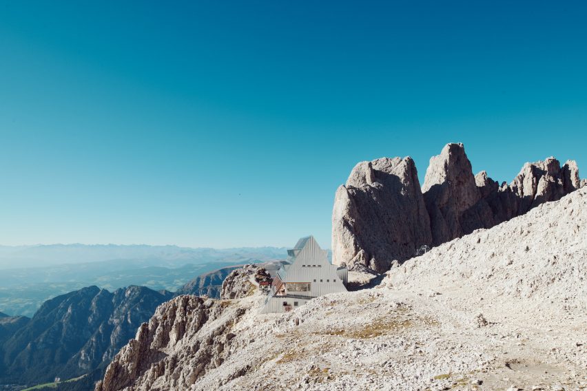 The Shelter Santnerpass by Senoner Tammerle Architekten