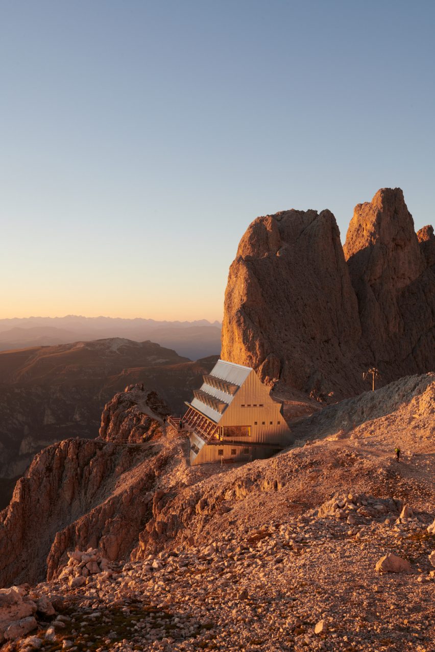The Shelter Santnerpass by Senoner Tammerle Architekten