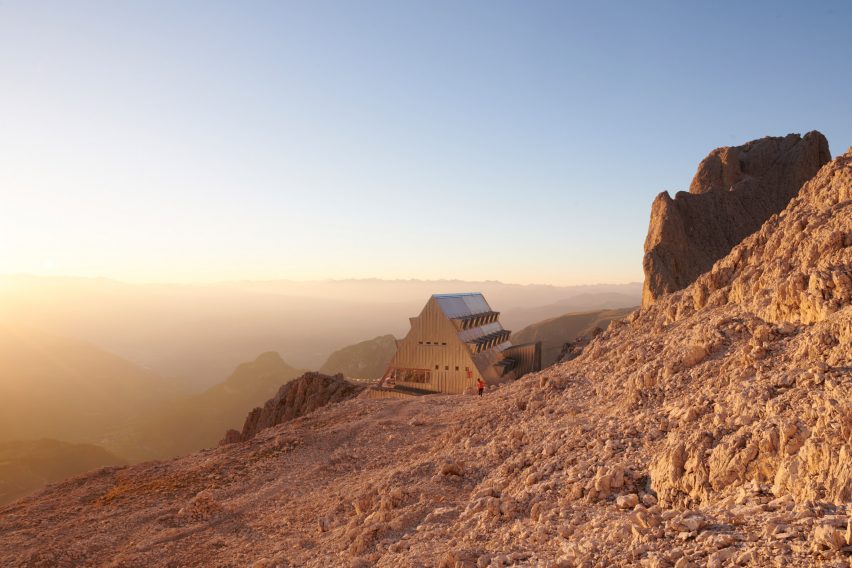 The Shelter Santnerpass by Senoner Tammerle Architekten