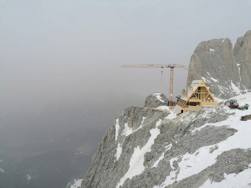 The Shelter Santnerpass by Senoner Tammerle Architekten