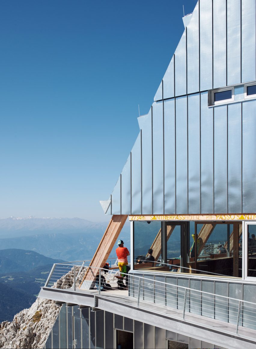 The Shelter Santnerpass by Senoner Tammerle Architekten