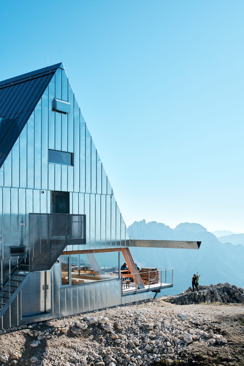 The Shelter Santnerpass by Senoner Tammerle Architekten