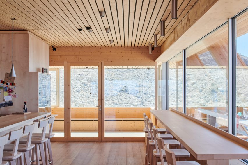 The Shelter Santnerpass by Senoner Tammerle Architekten