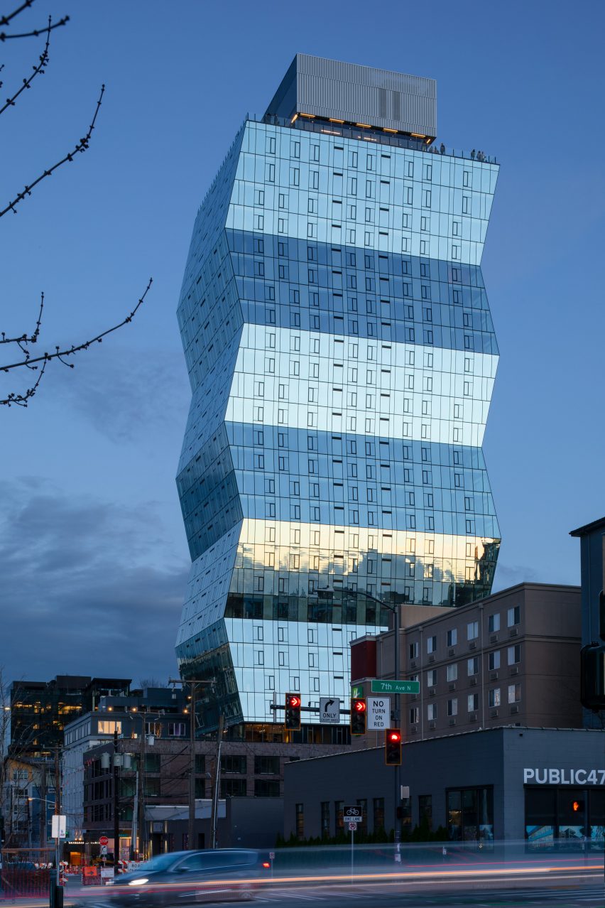 Wavy skyscraper