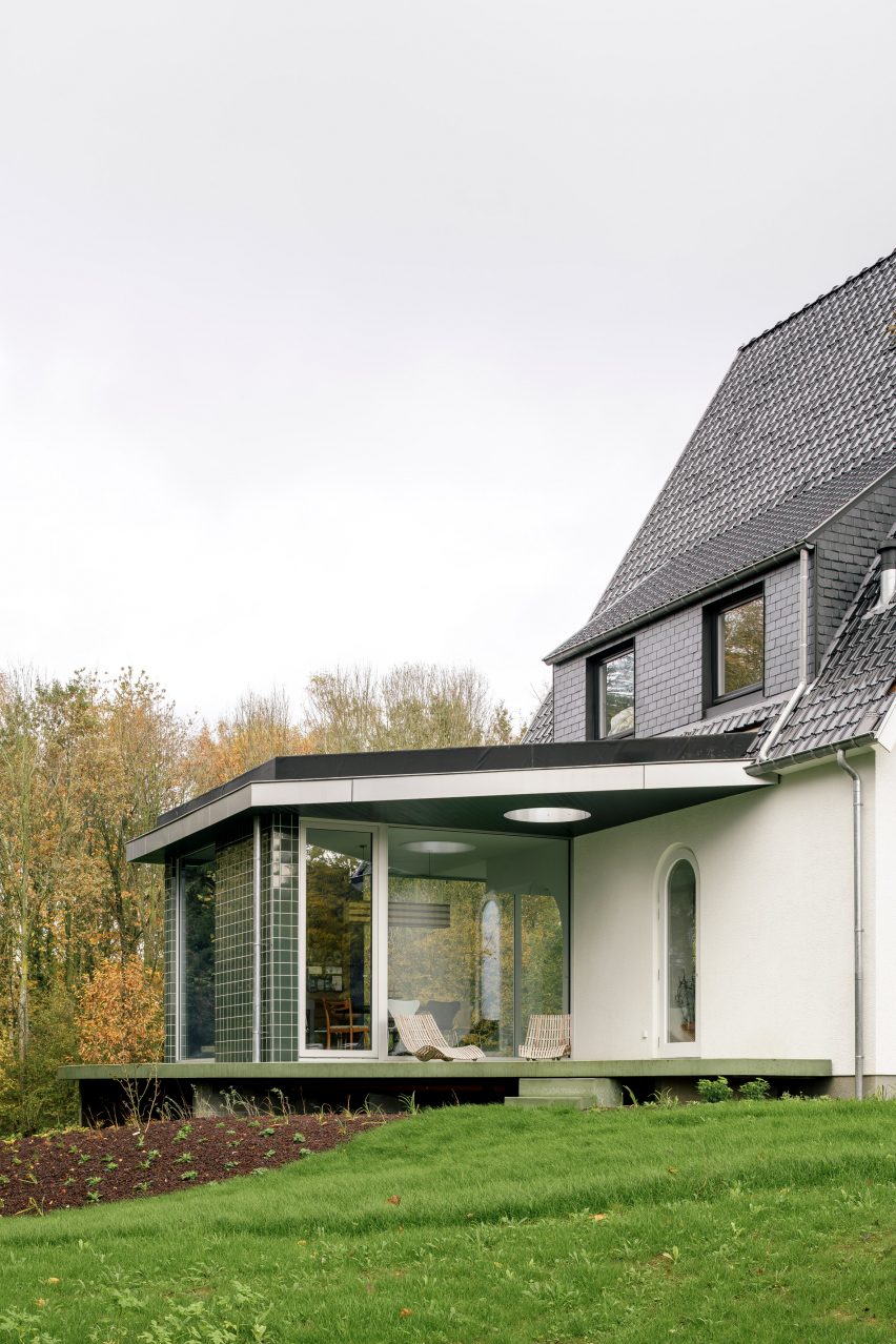 Sofie home extension and renovation in Belgium by Madam Architectuur