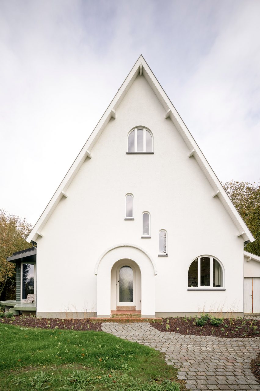 Sofie home extension and renovation in Belgium by Madam Architectuur