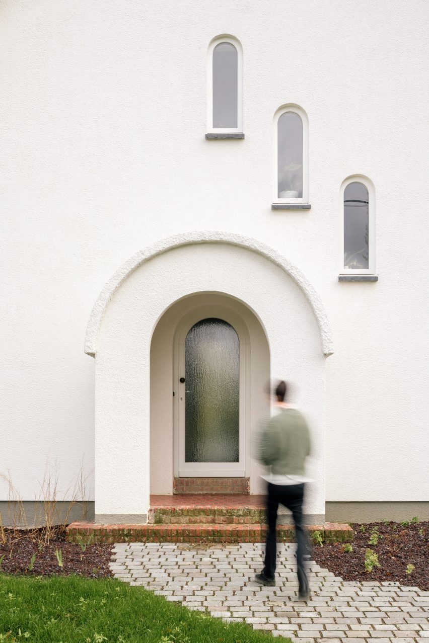 Sofie home extension and renovation in Belgium by Madam Architectuur