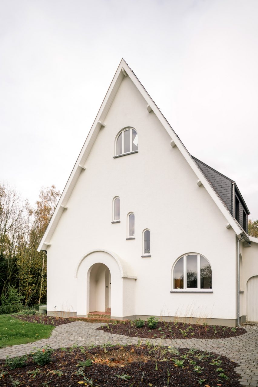 Sofie home extension and renovation in Belgium by Madam Architectuur