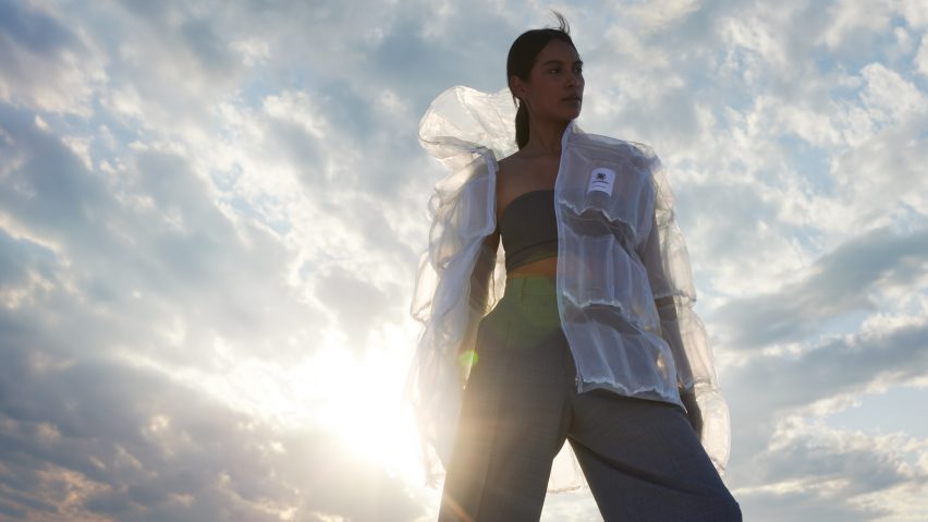 Model wearing downless down jacket