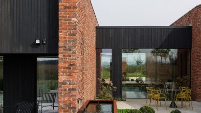 A Modern Oasis by Richard Parr Associates
