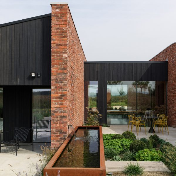 A Modern Oasis by Richard Parr Associates